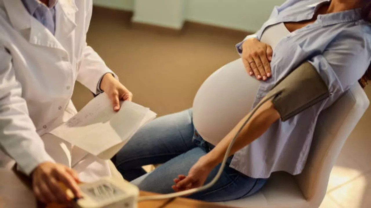High Blood Pressure During Pregnancy: Experts Share Symptoms, Risks And Lifestyle Changes