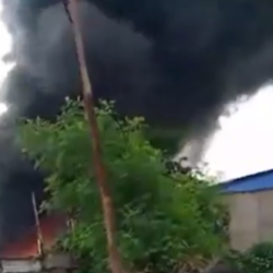 Huge Fire Breaks Out At Motor Oil Factory In Kolkatas Dhapa VIDEO