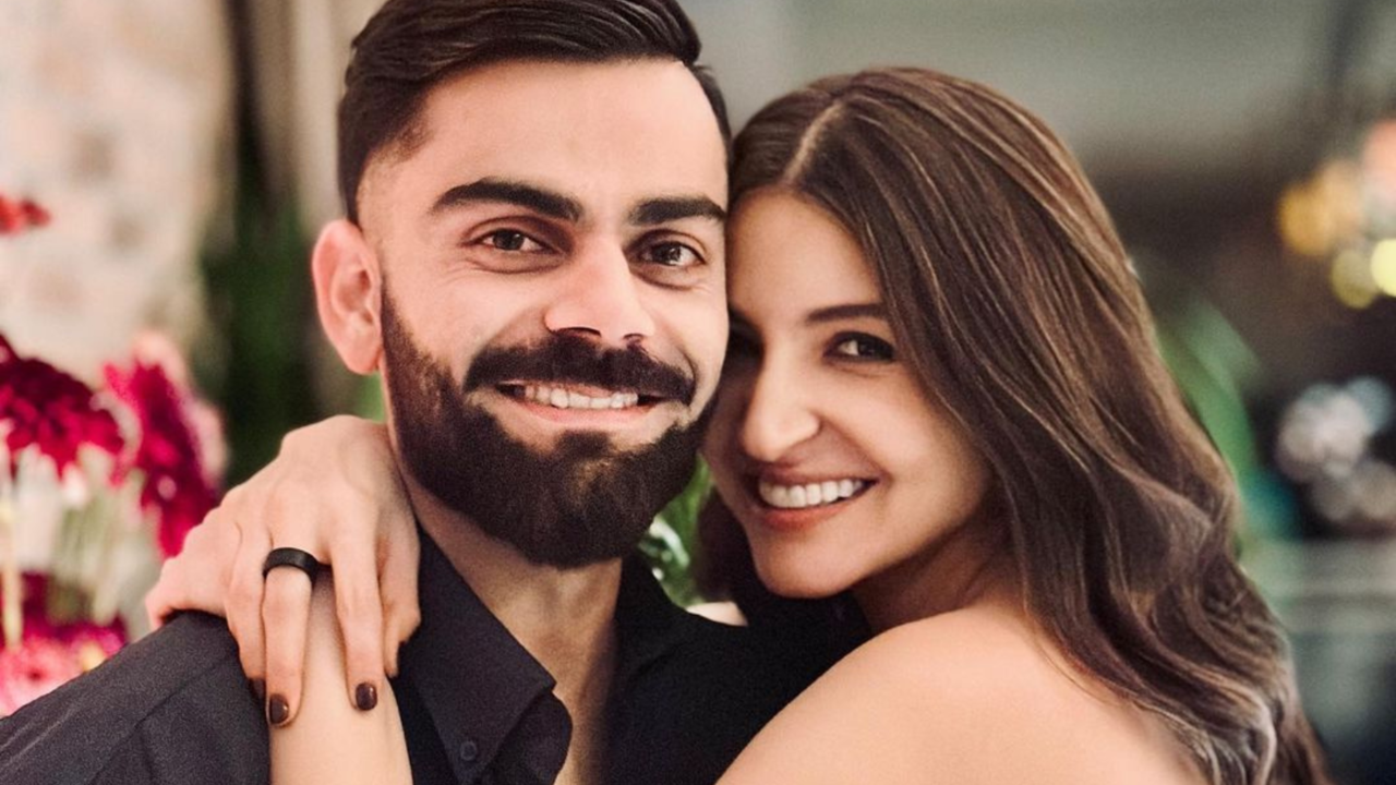 anushka sharma responds to influencer story of her early days of dating virat kohli