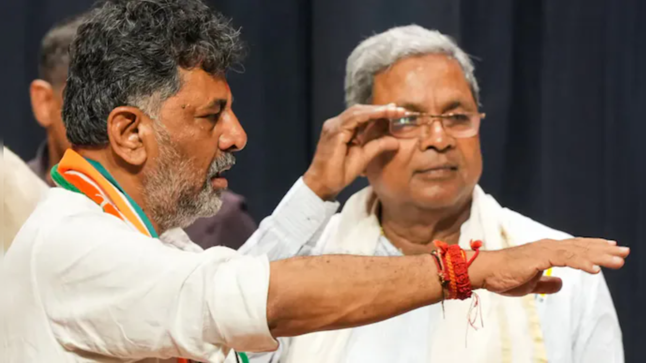 DK Shivakumar with Siddaramaiah