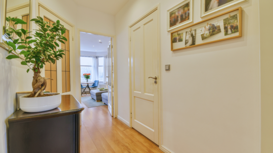 10 Beautiful Hallway Decor Ideas for a Stylish Entry