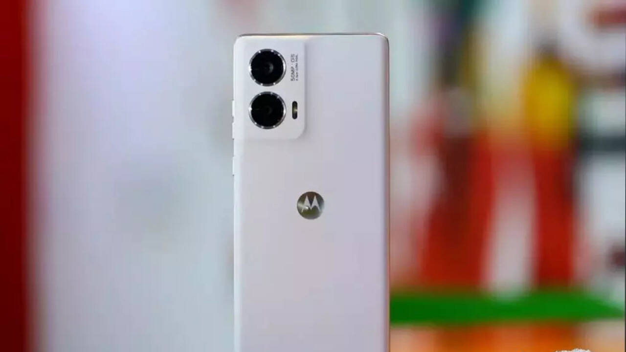 6 best camera phones under rs 30000 in july 2024