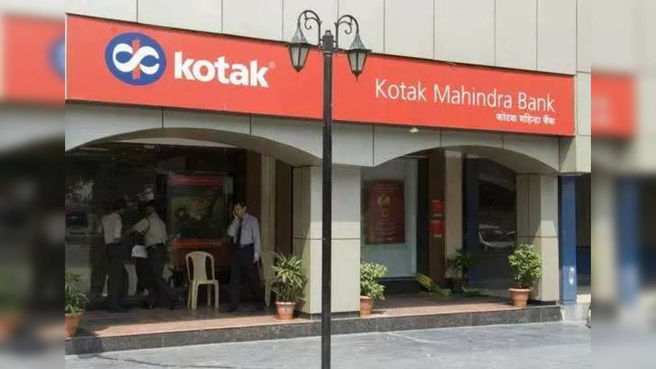 Kotak Denies Collusion After Hindenburg Drags Billionaire Uday Kotak Founded Bank in Adani Rout