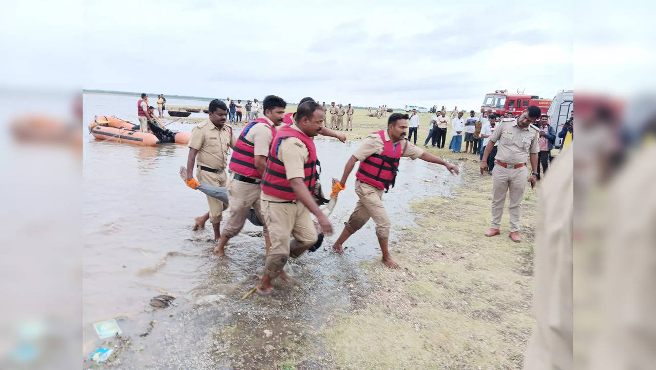 5 drowned while trying to escape using a coracle