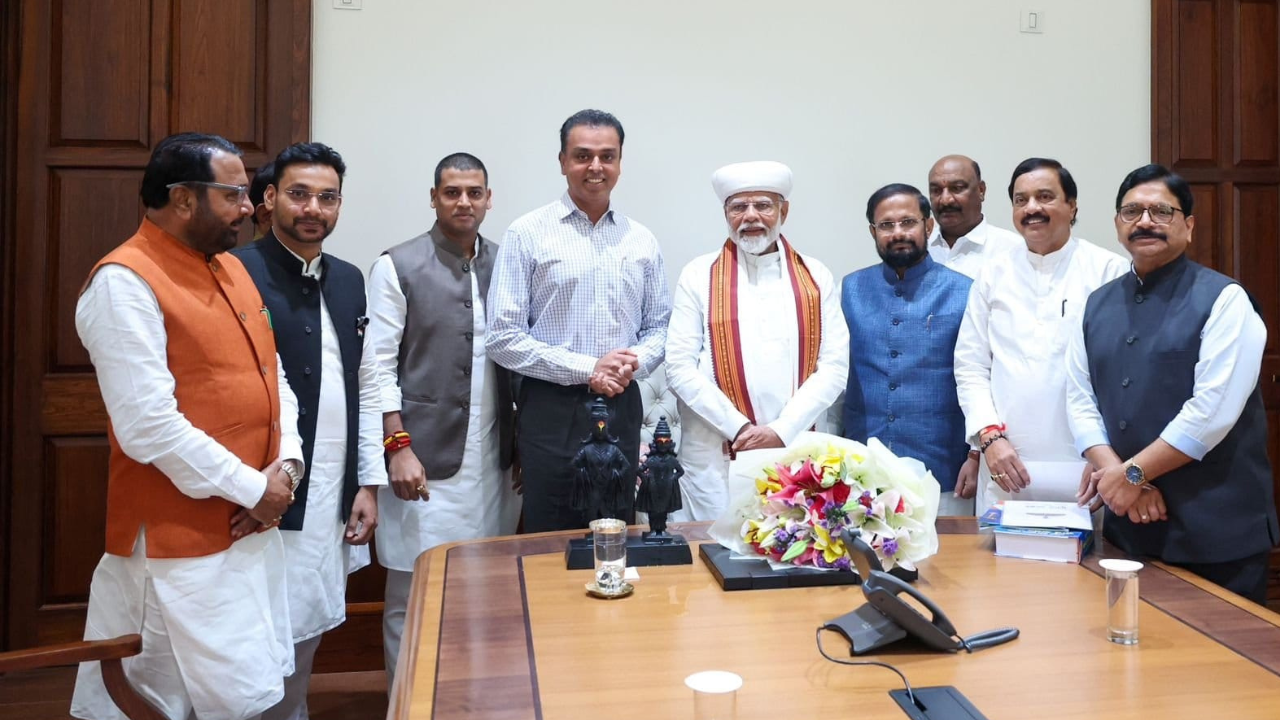 pm narendra modi after meeting sena mps shrikant shinde, milind deora: 'ours a time-tested friendship'