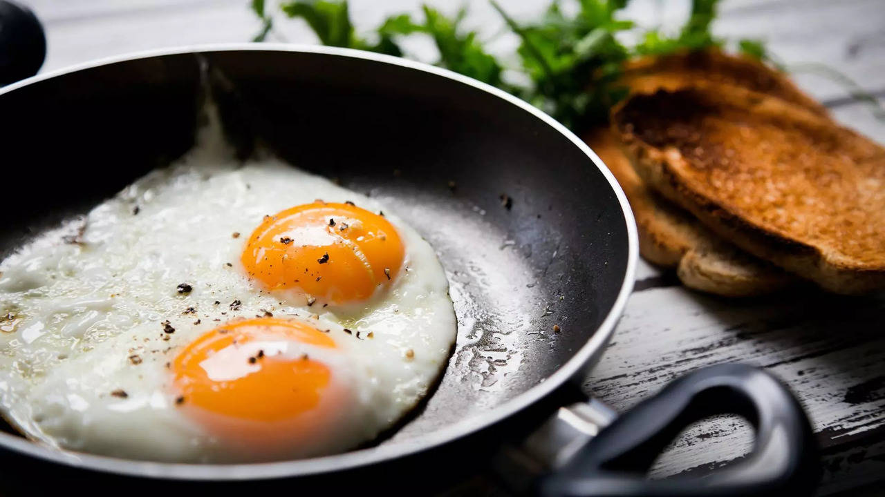 are egg whites healthier than whole eggs, here is what a dietitian says