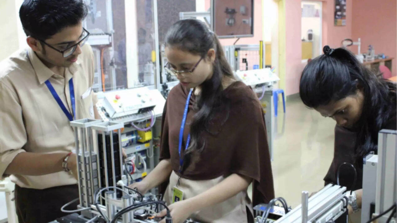  டிப்ளமோ முடித்தவர்களுக்கு சூப்பர் வாய்ப்பு... மின்வாரியத்தில் பயிற்சி! ஜூலை 31 கடைசி நாள்! 