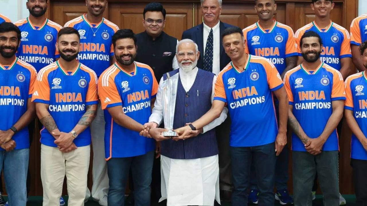 PM Modi With Trophy