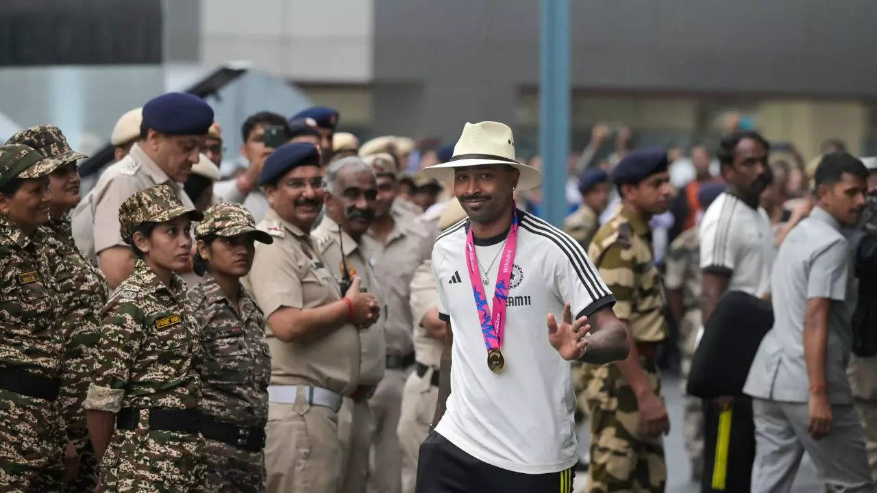 Hardik Pandya Gives T20 World Cup Trophy To Virat Kohli In Open-Bus Parade