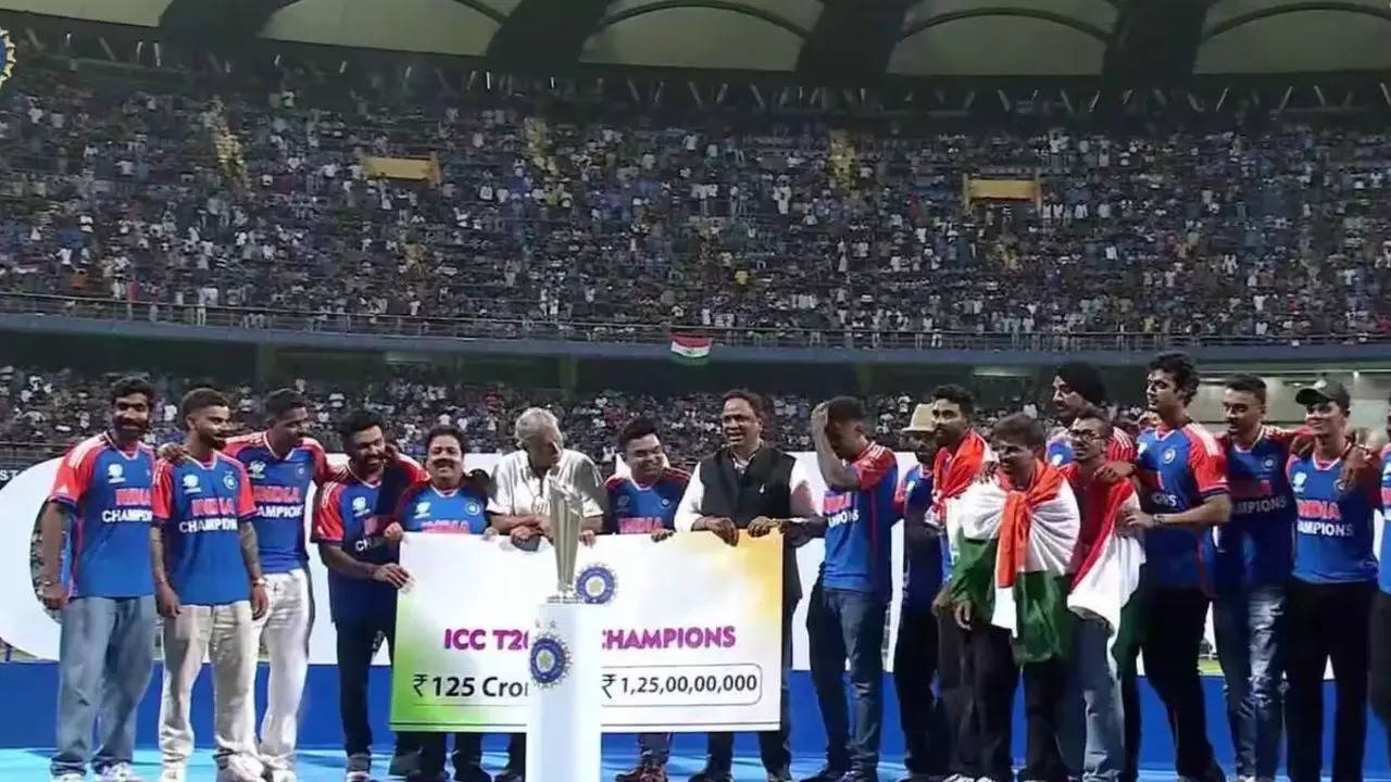 BCCI Officials Reward Indian Team With INR 125 Cr Cheque, Video Goes Viral