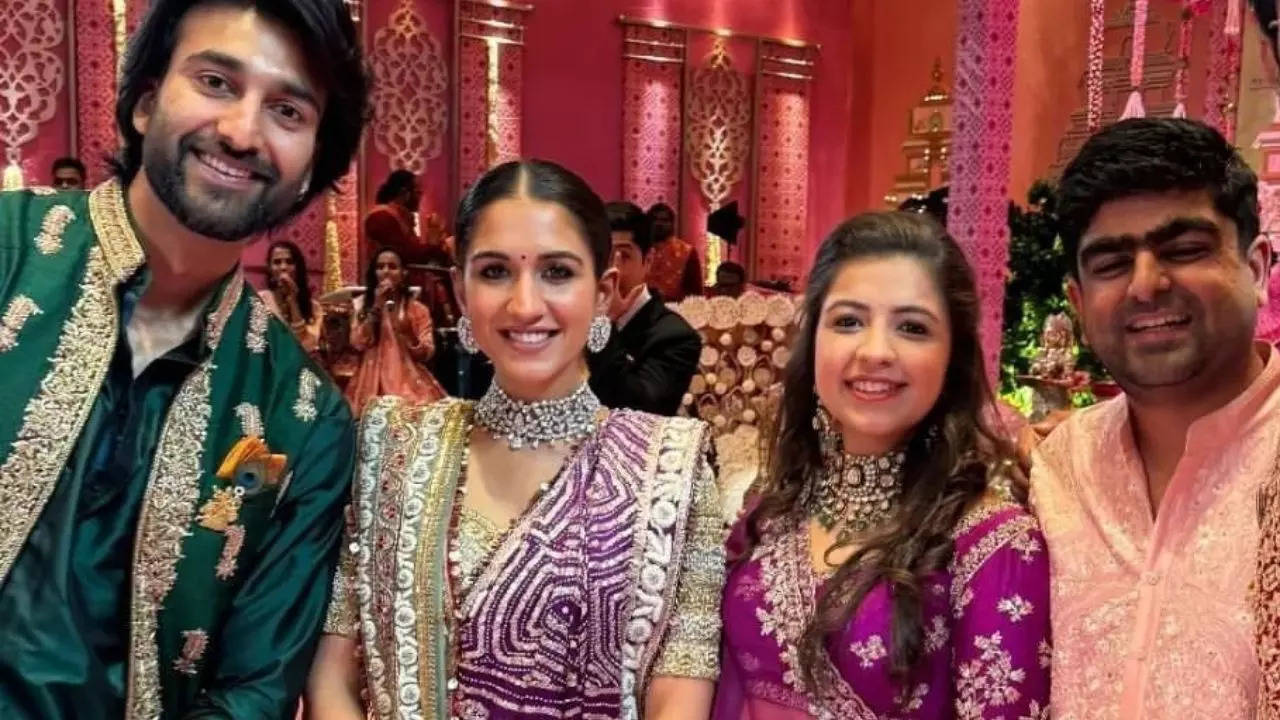 Radhika Merchant Oozes Ethnic Glam In A Purple Lehenga At Her Garba Night