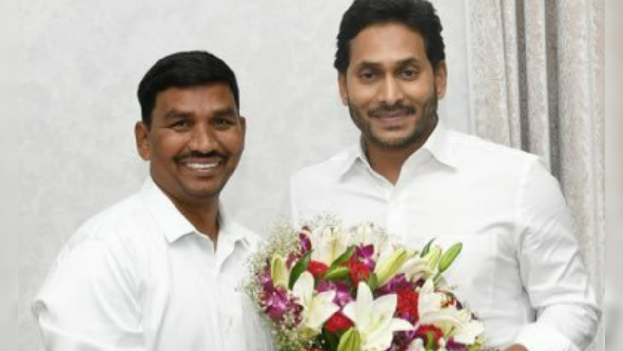 Dr Jaradoddi Sudhakar is Yuvajana Sramika Rythu Congress Party (YSRCP) leader and former Kodumur MLA