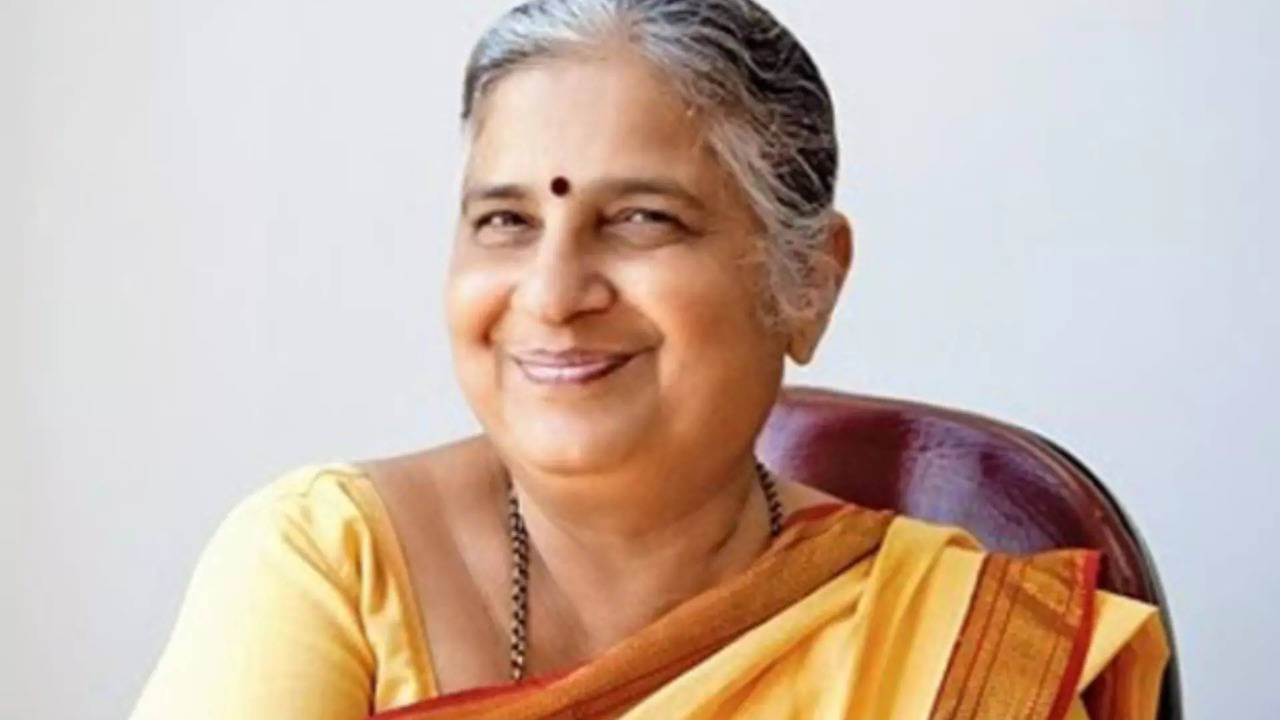 infosys founder narayana murthy wife sudha murthy not purchased a saree in 30 years why sudha murthy gave up shopping instead of net worth 775 crore property