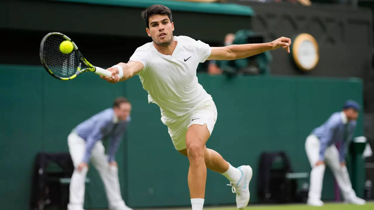 Carlos Alcaraz in action at Wimbledon