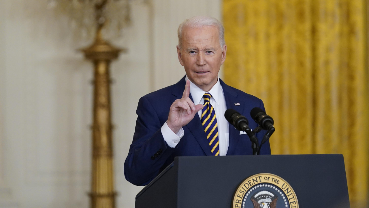 Video Of Biden Exiting Air Force One In Delaware Surfaces Amid Laura Loomer's 'Medical Emergency' Claims