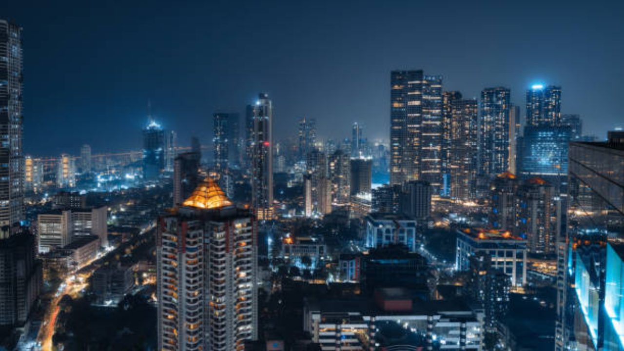 Mumbai Real Estate Booms with 11-Year Sales High in 2024