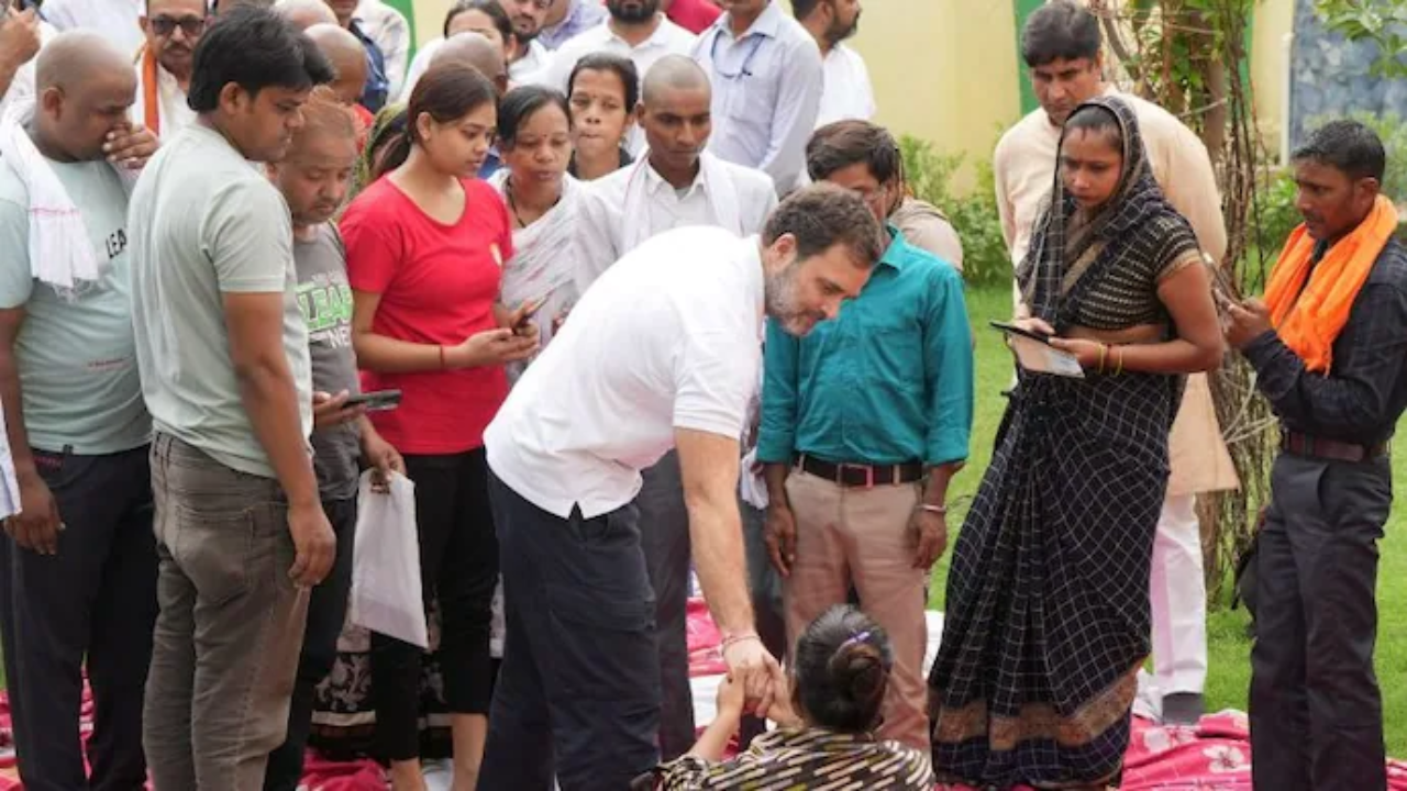 rahul gandhi in hathras