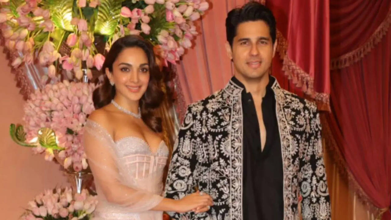 Sidharth Malhotra Is All Hearts As He Shares Stunning Click With Wife Kiara Advani From Anant-Radhika's Sangeet