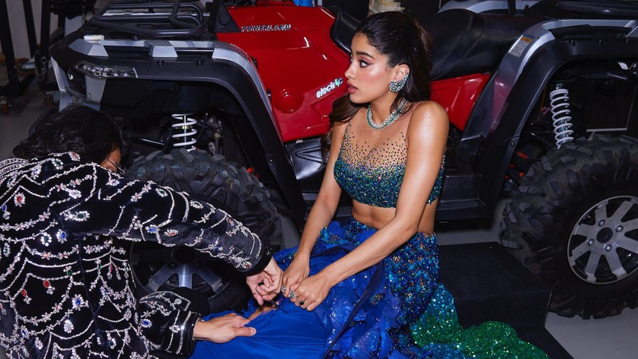 Janhvi Kapoor cuts off her cancan