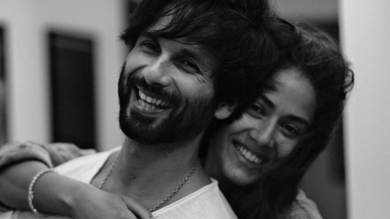 Shahid Kapoor Shares Mushy Pic With 'Happy Place' Mira Rajput As They Celebrate 9th Wedding Anniversary