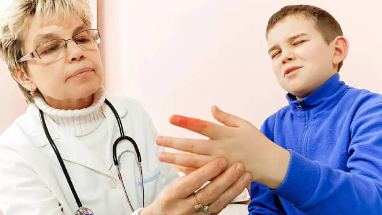 What Is Juvenile Idiopathic Arthritis: Expert Explains Causes, Risk Factors And Treatment