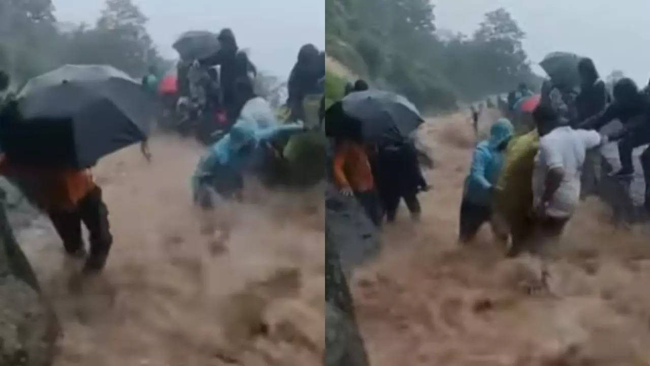 Raigad Fort Closed Due to Heavy Rain, Video Of Stranded Tourists Goes Viral. Credit: X