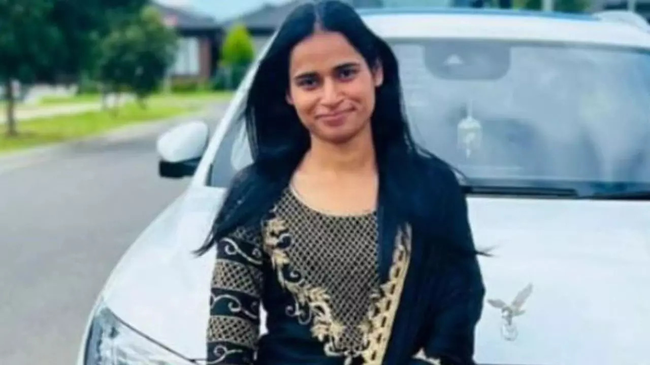 An Indian-origin woman, who was on her way to visit family in India for the first time in four years, died on a Qantas flight