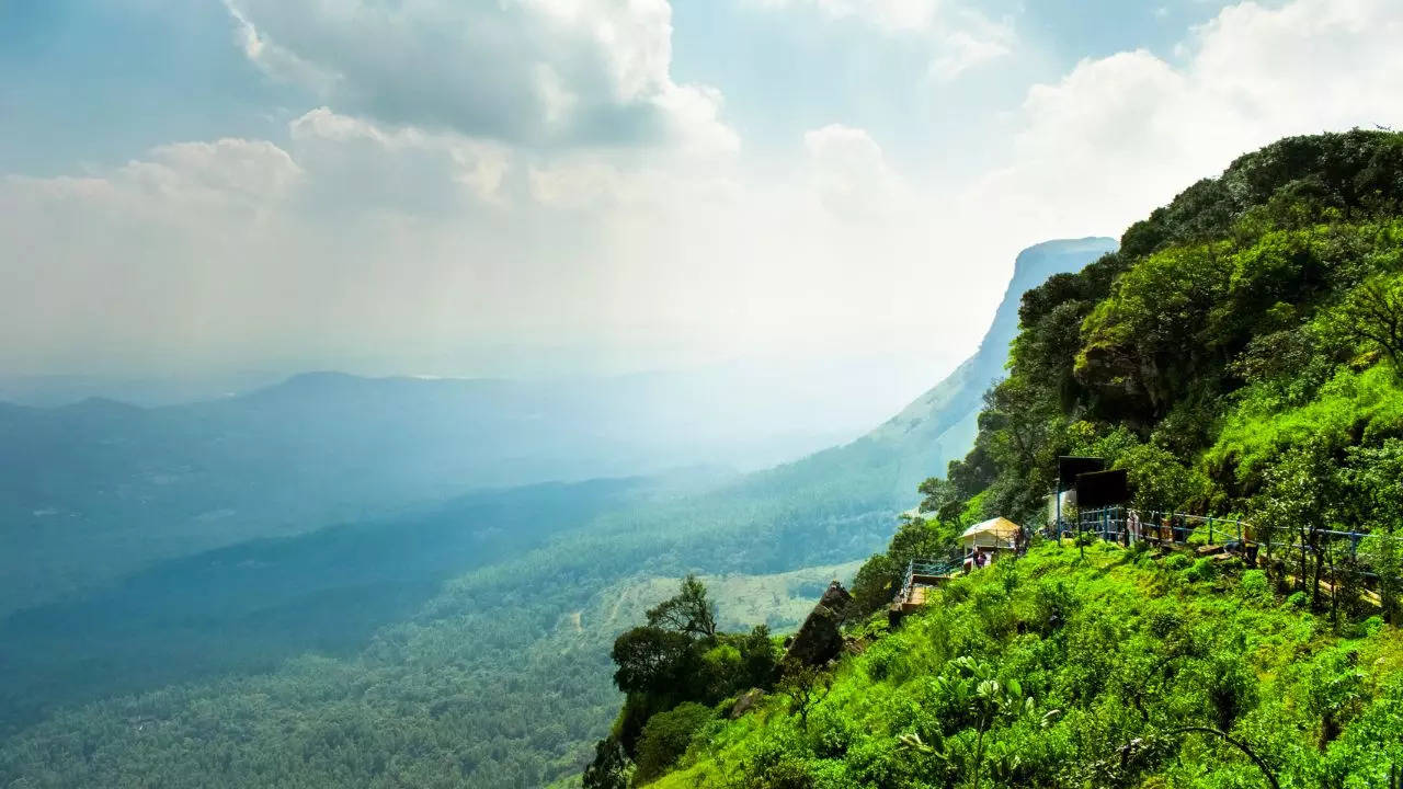 5 Must-Visit Places In Chikmagalur For Nature Lovers. Credit: Canva