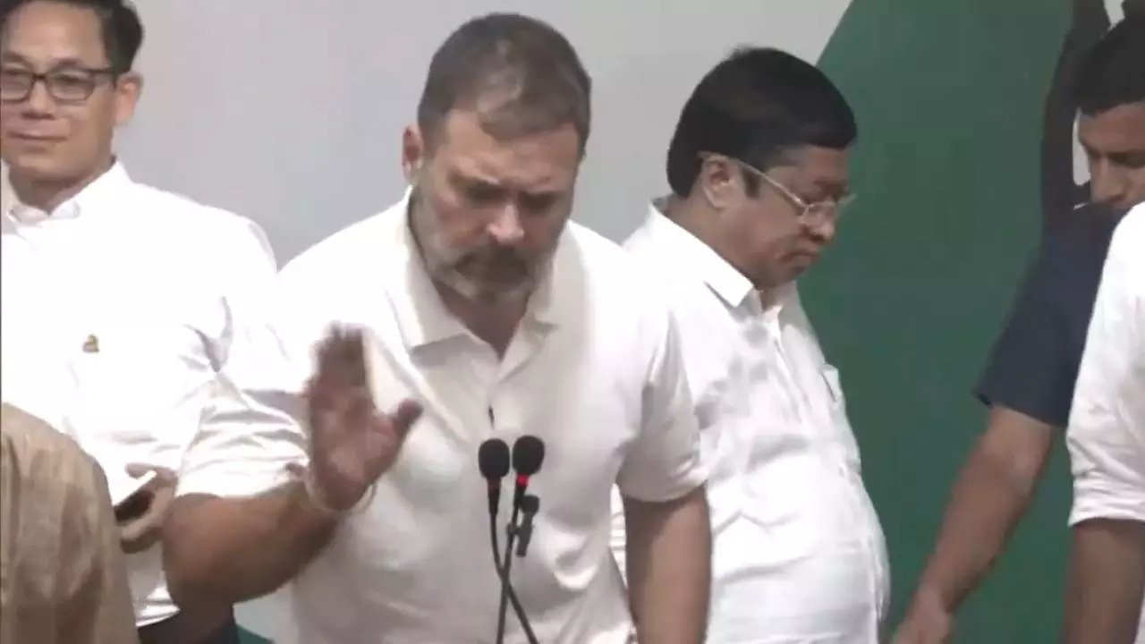 Rahul Gandhi walks out of press conference