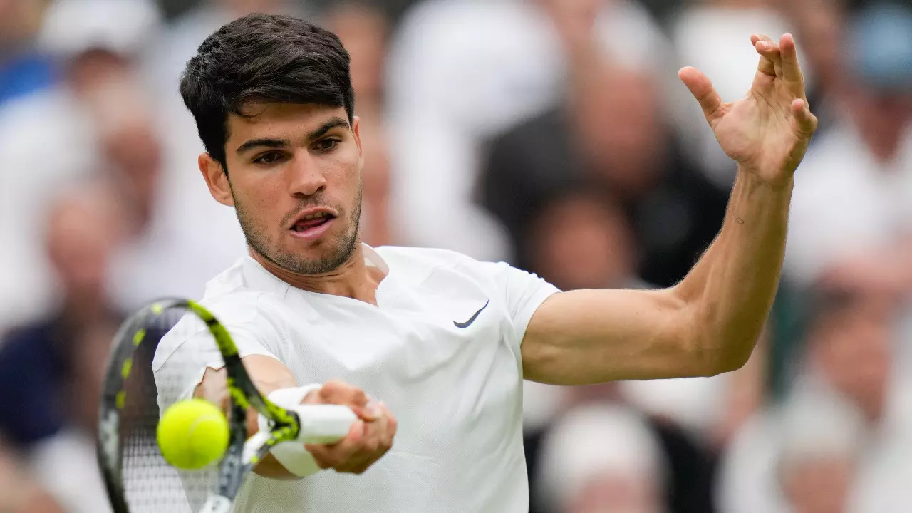 Carlos Alcaraz in action at Wimbledon