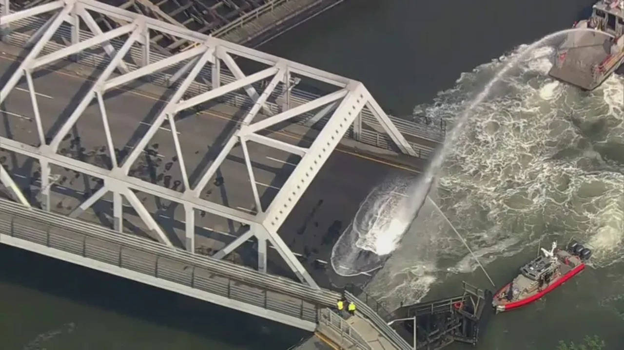 Third Avenue Bridge Stuck Open.