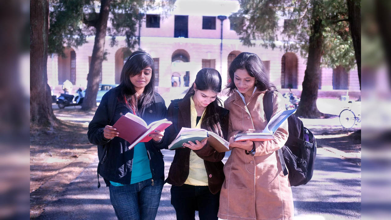 Maharashtra Government Announces Free Higher Educations for Girls from EWS, SEBC, OBC Segments