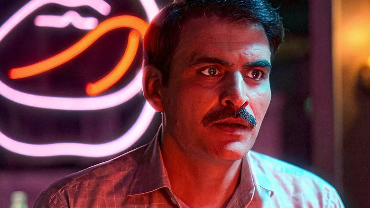 Manav Kaul plays the lead in Tribhuvan Mishra CA Topper. (Image Credit: Netflix)