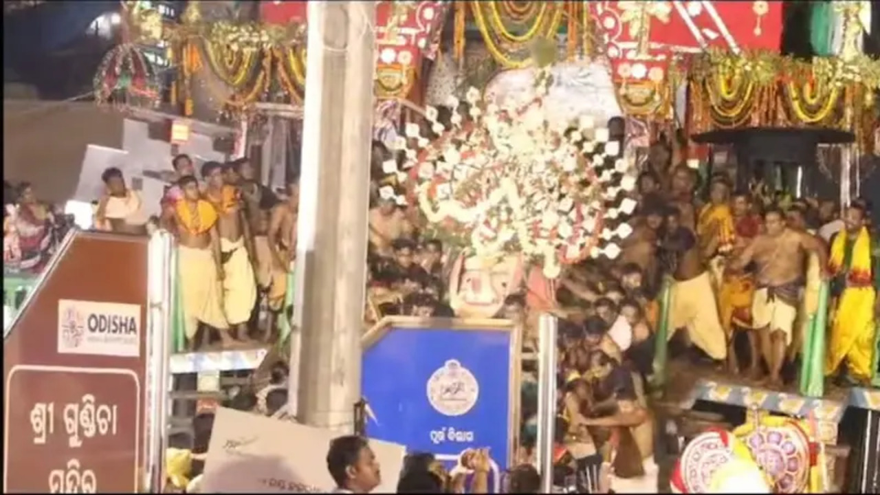 Lord Balabhadra's Idol Fall On People During Rath Yatra