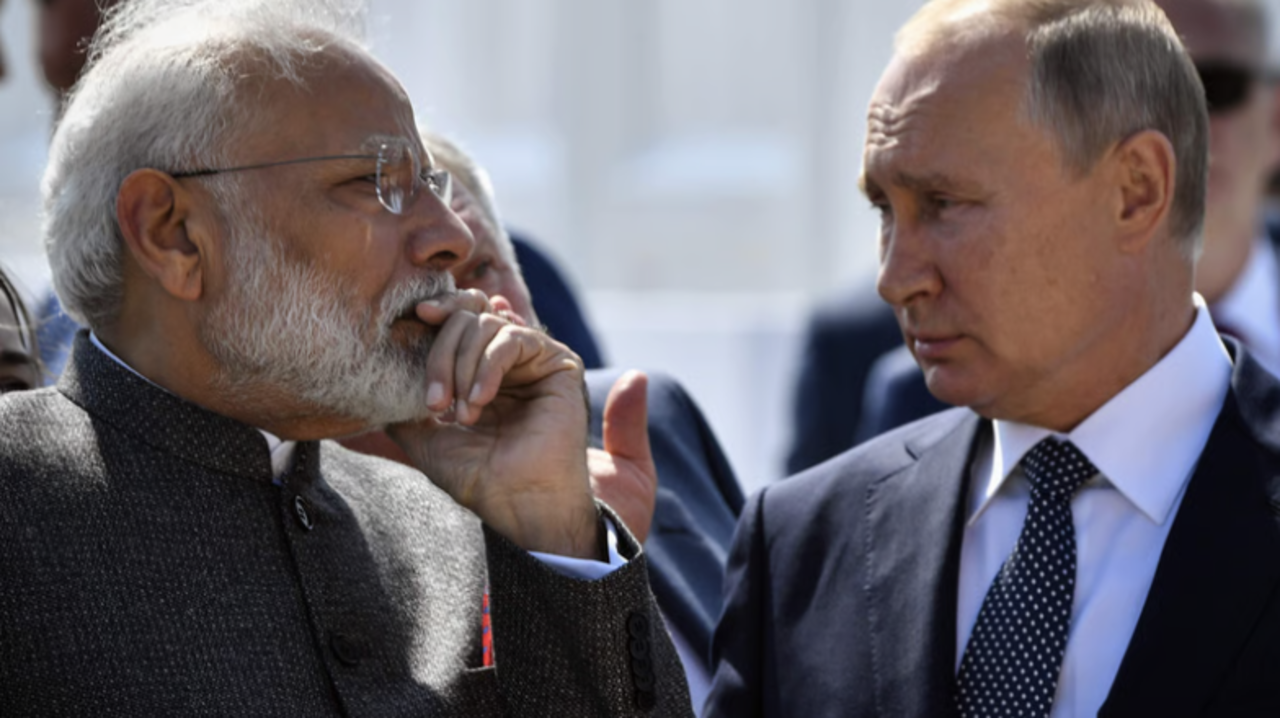 Indian Prime Minister Narendra Modi with Russian President Vladimir Putin