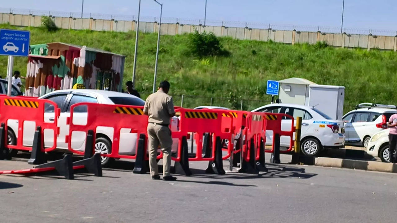 fight between drivers: murder in kempe gowda international airport parking place last night