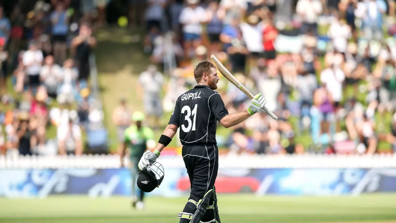 Martin Guptill Reacts to 'Hate' After Taking Sly Dig at Indian Fans Over MS Dhoni's 2019 WC Semifinal Dismissal On This Day