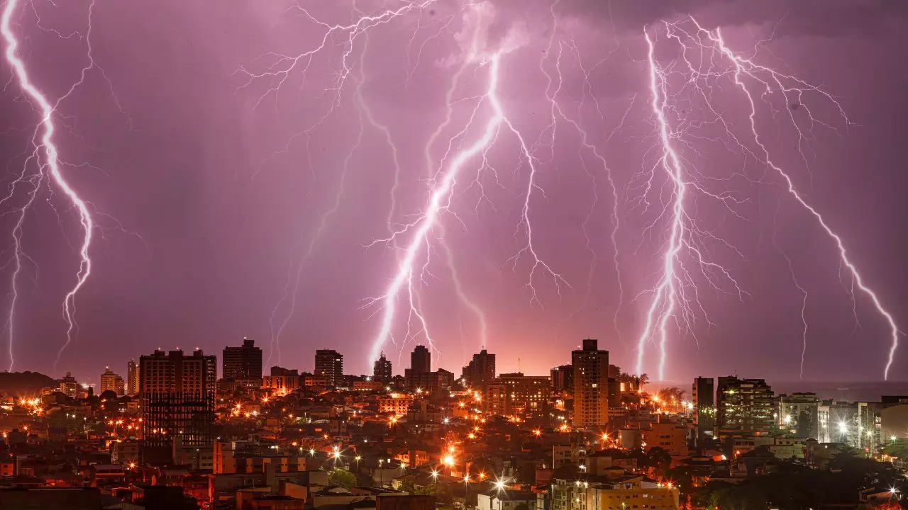 Tips To Stay Safe During Thunderstorms And Lightning