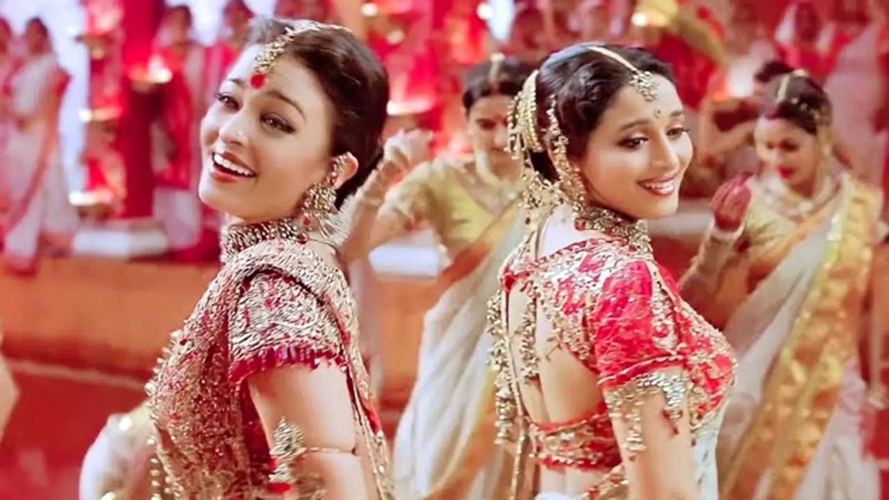 Dola Re Dola is one of the best dance numbers of Bollywood