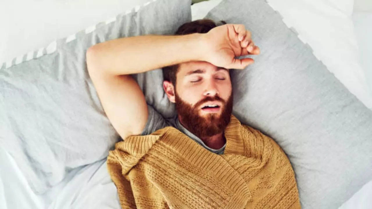 snoring vs sleep apnea: expert shares symptoms, causes and treatment