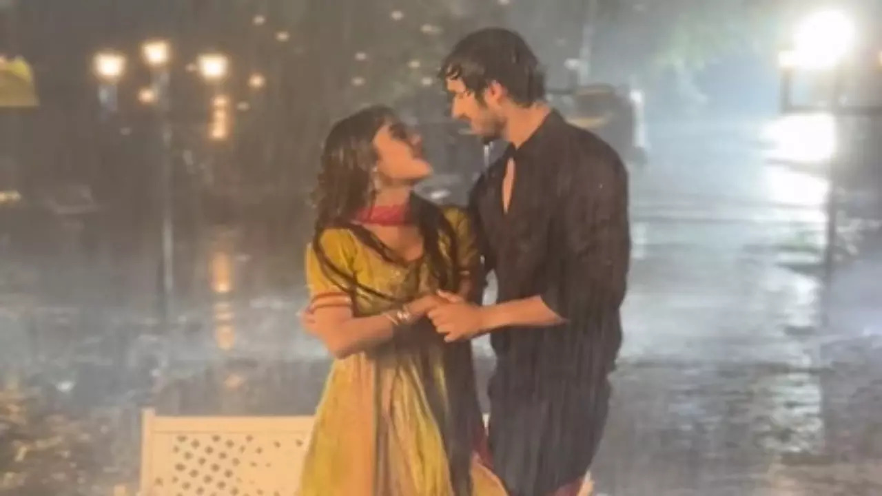 Kundali Bhagya: Adrija Roy Gets Romantic With Paras Kalnawat In Rain For A Dance Sequence