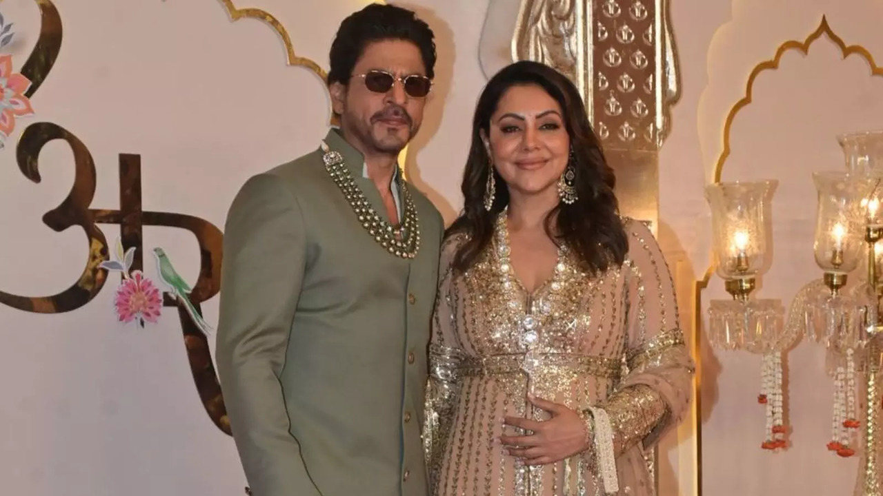 Anant Ambani-Radhika Merchant Wedding: Shah Rukh Khan EXUDES Charm And Elegance As He Cutely Poses With Gauri