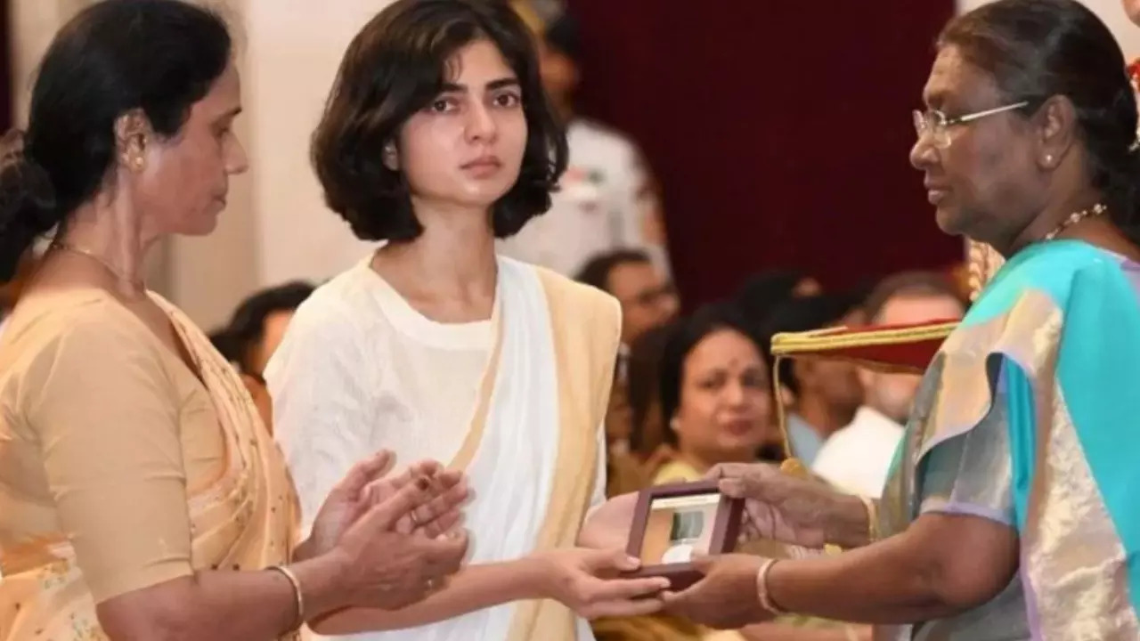 Captain Singh's mother and his widow received the Kirti Chakra from President Droupadi Murmu.