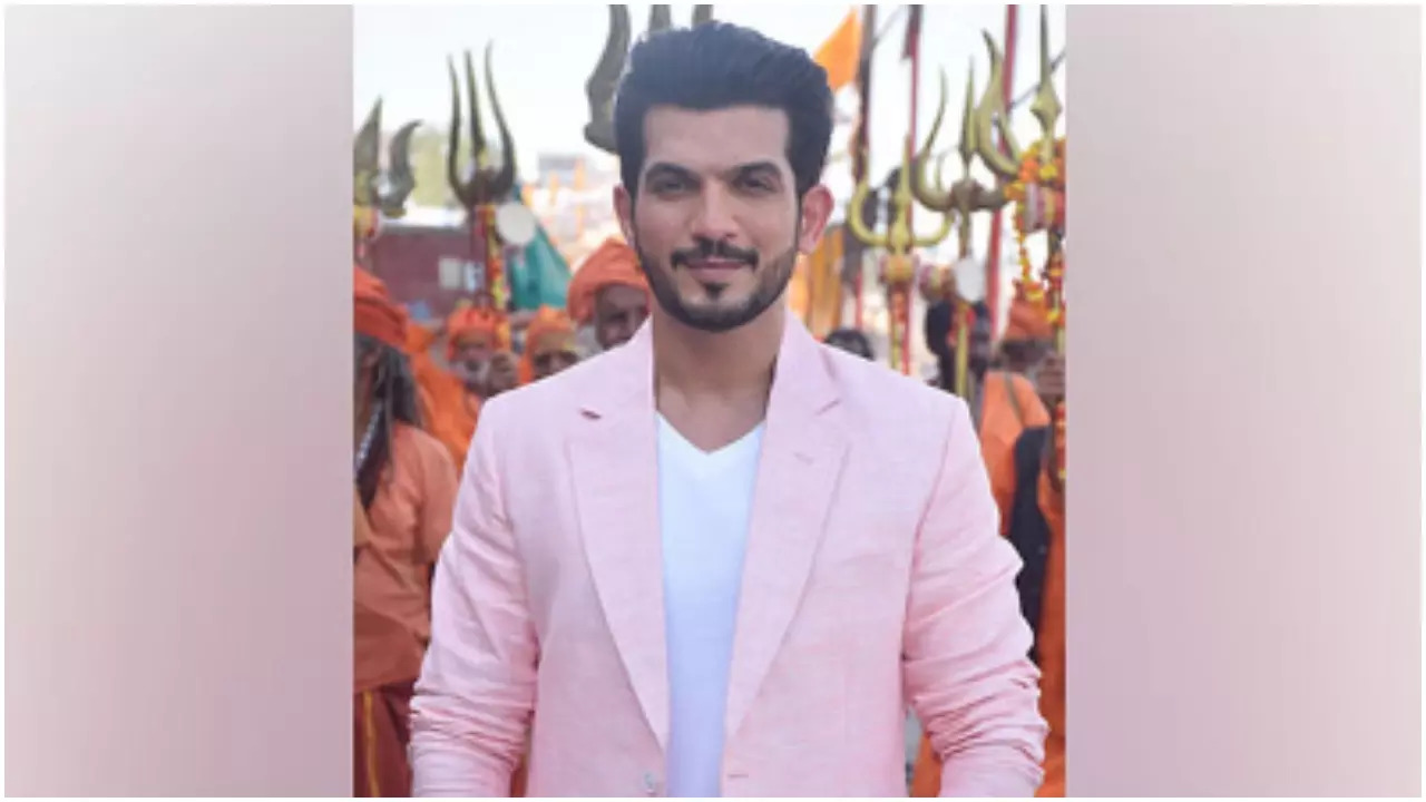 Snake Spotted On Arjun Bijlani's Pyar Ka Pehla Adhyay Shiv Shakti Sets