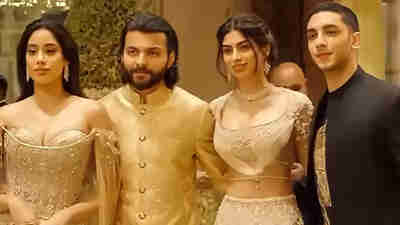 Anant-Radhika Shubh Ashirwad: Janhvi, Khushi Pose With Shikhar ...