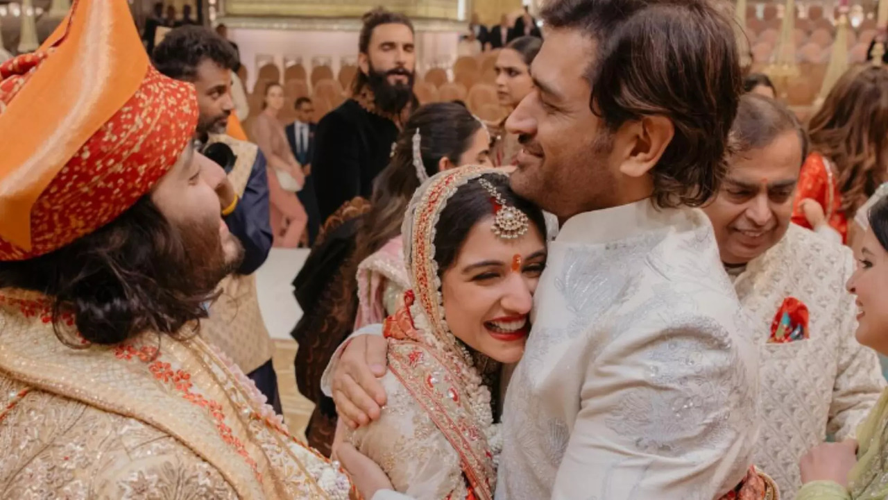 Can You Spot Ranveer Singh-Deepika Padukone In This Snap Shared By MS Dhoni From Anant-Radhika Wedding_