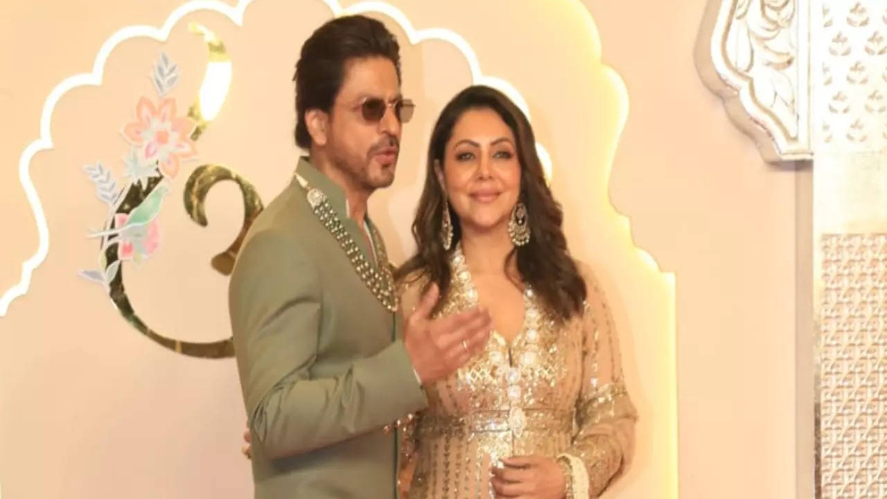 Shah Rukh Khan, Wife Gauri Give 'Teens In Love' Energy In Candid Video From Anant-Radhika Wedding. Watch