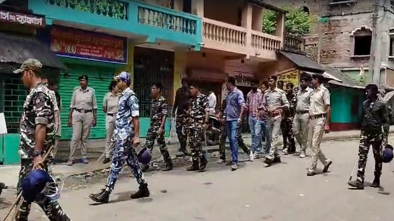 Scuffle Breaks Out Between Two TMC Factions Inside Panchayat Samiti Office In Bengal's Hooghly