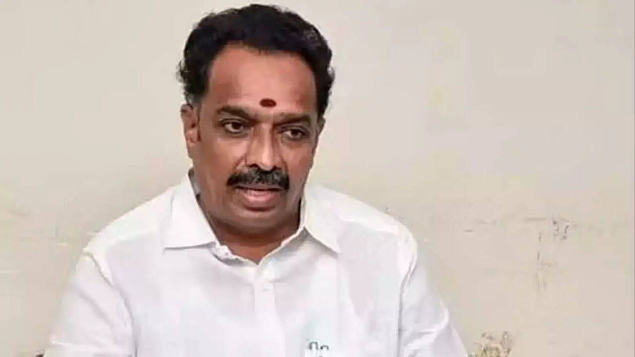  தலைமறைவாக இருந்த அதிமுக முன்னாள் அமைச்சர் எம்.ஆர்.விஜயபாஸ்கர் கைது.. பரபரப்பு பின்னணி.. 