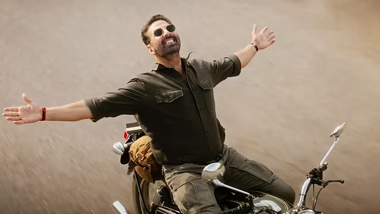 Sarfira Box Office Collection Day 5: Akshay Kumar-Starrer Crosses Rs. 15 Crore